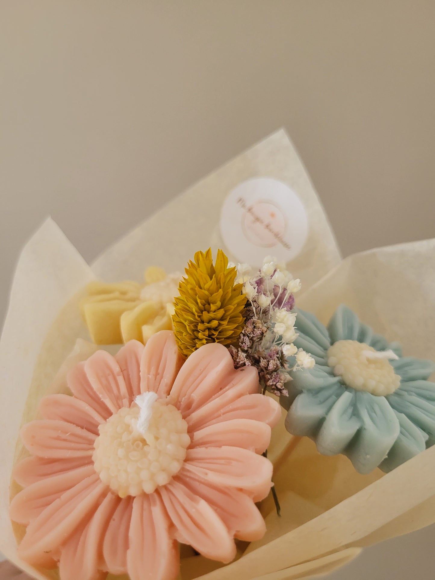 Bouquet de 3 marguerites en bougies - taille M (bleu-rose-jaune)