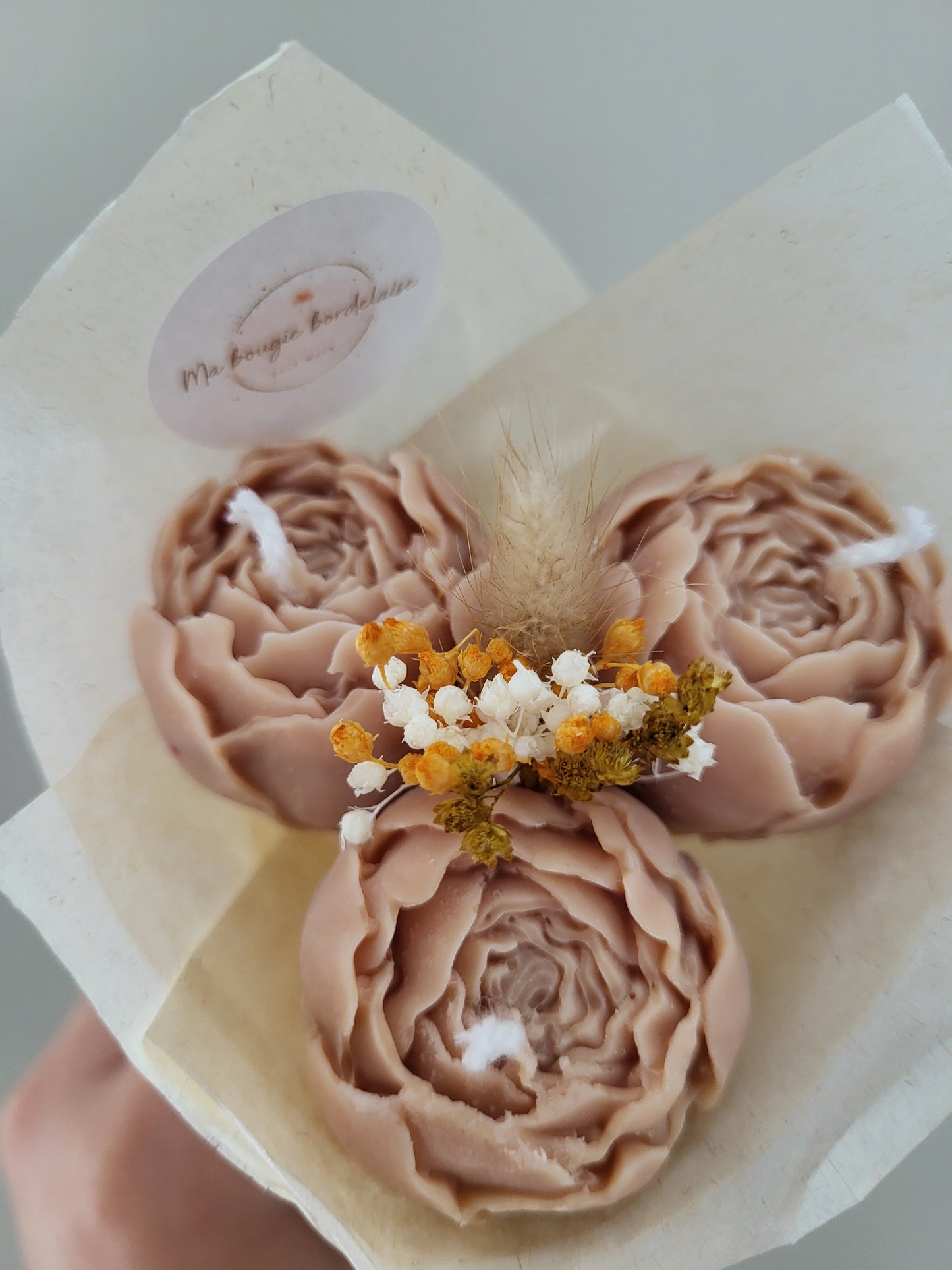 Bouquet de 3 pivoines en bougies - taille S (marron)
