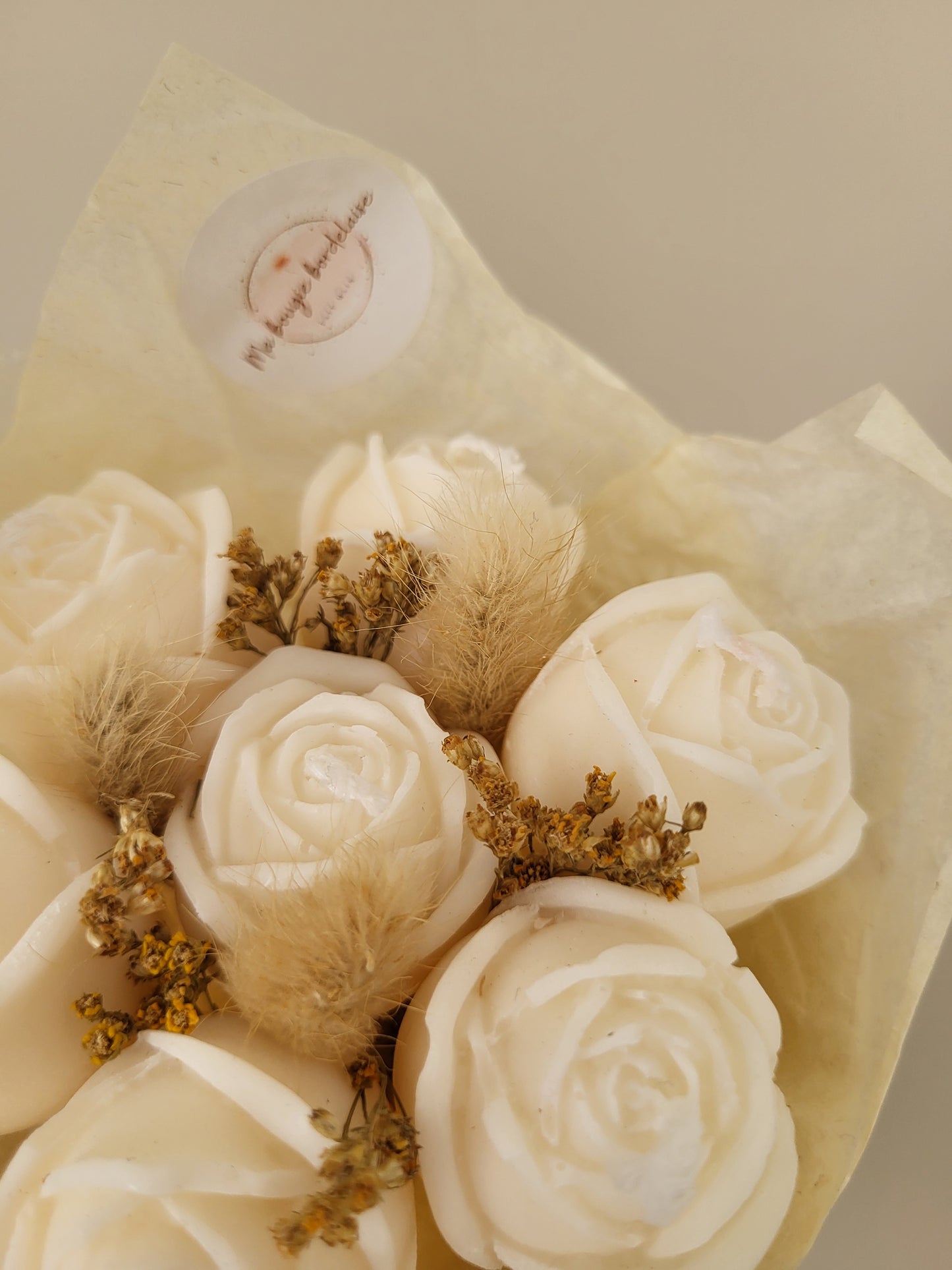 Bouquet de 7 roses en bougies - taille S (blanc crème)