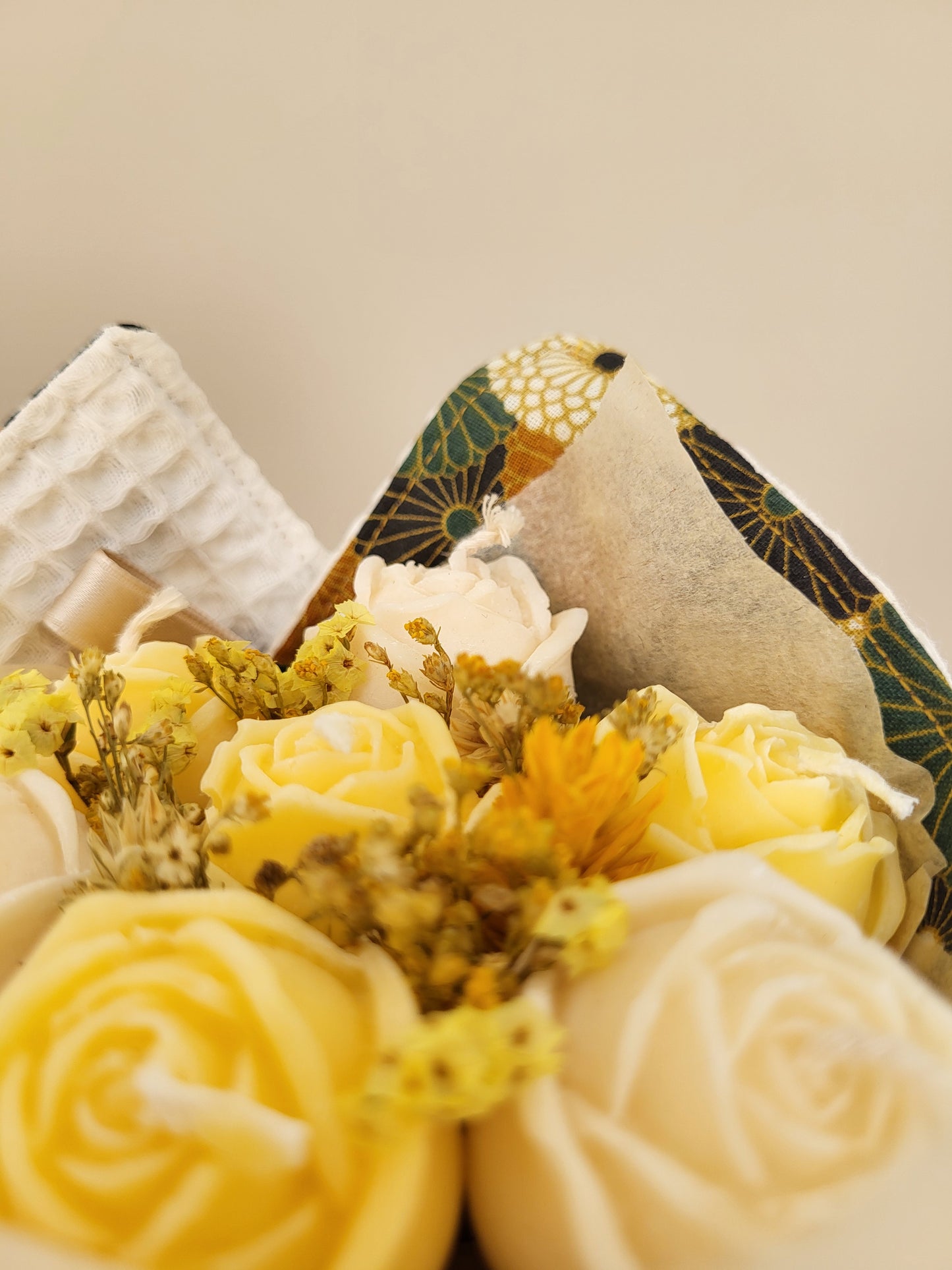 Bouquet de pivoines en bougies & torchon coton fait main - duo cadeau