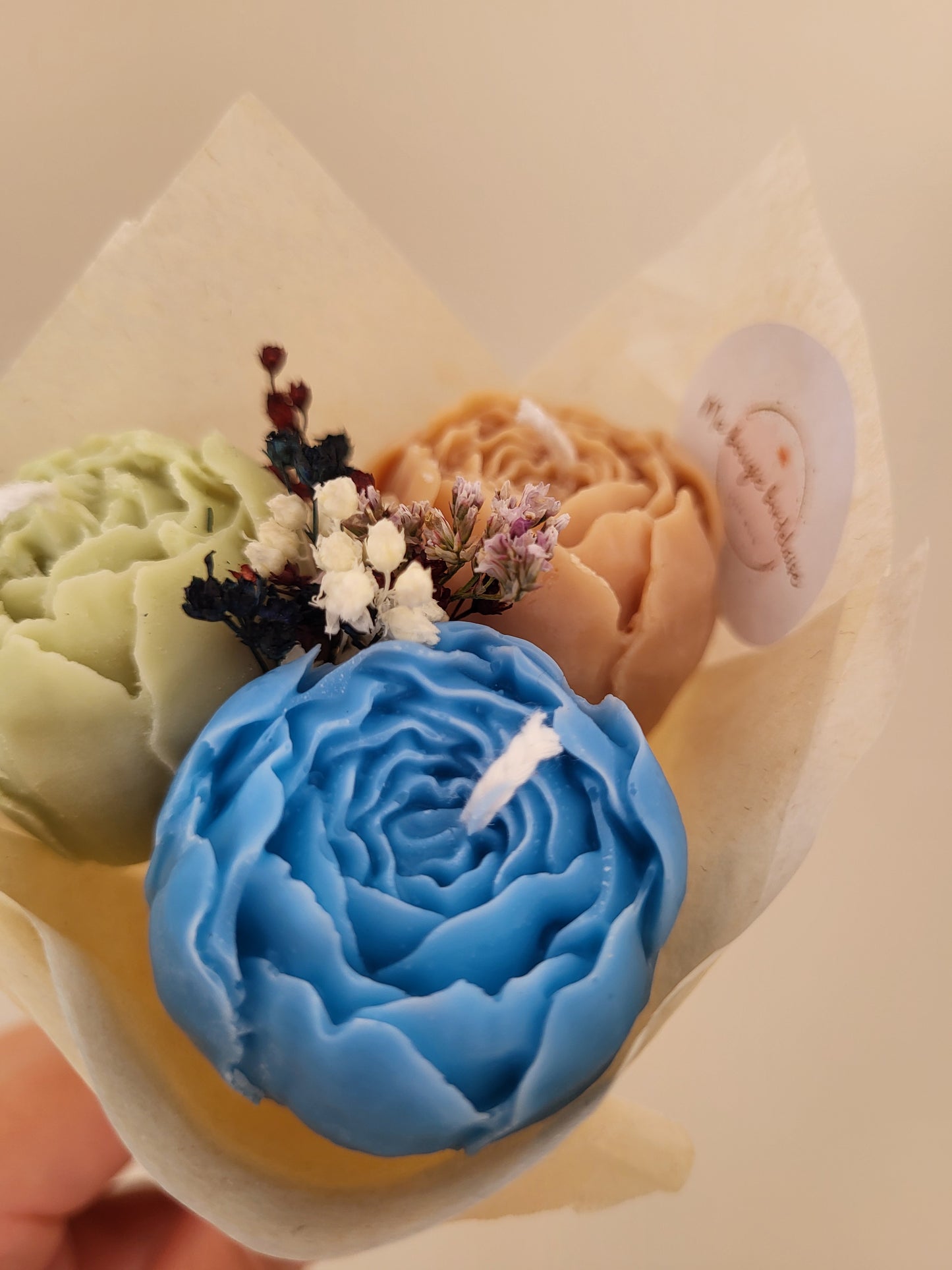 Bouquet de 3 pivoines en bougies - taille S (bleu-marron-vert)