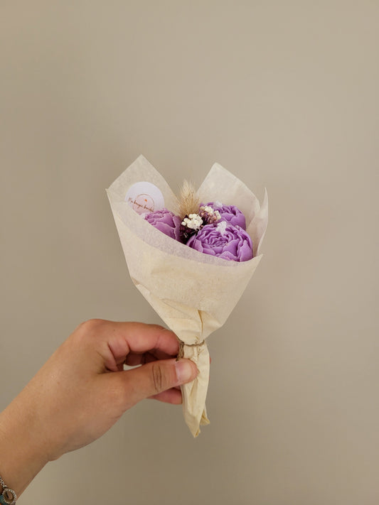 Bouquet de 3 pivoines en bougies - taille S (violet)