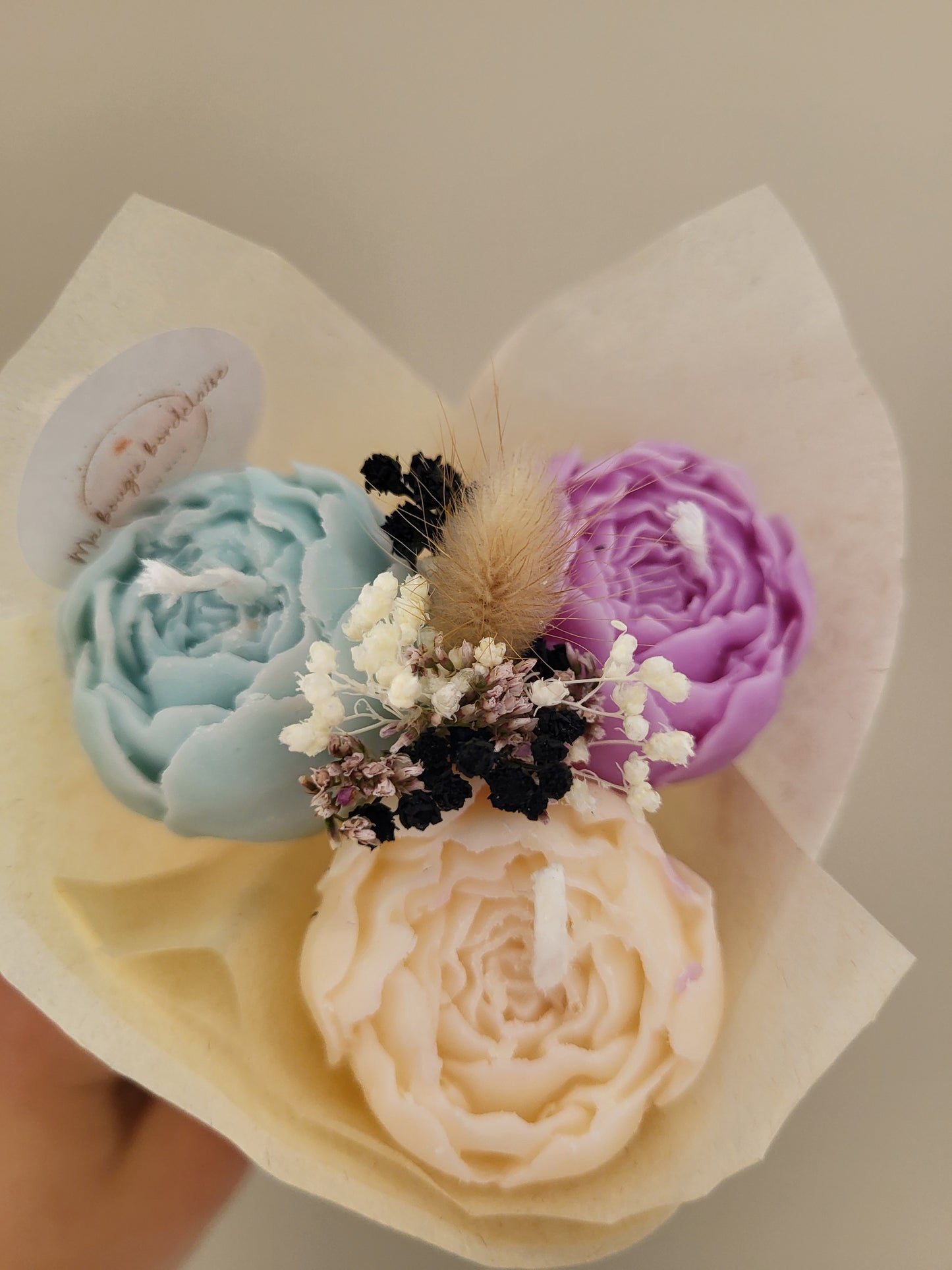 Bouquet de 3 pivoines en bougies - taille S (bleu-blanc-violet)